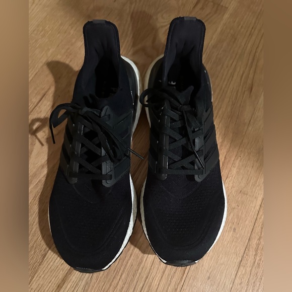 ADIDAS ULTRABOOST 21 BLACK WOMEN’S RUNNING SNEAKER WITH BOX. (10) - Picture 3 of 13